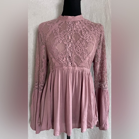 American Eagle Outfitters Tops - American Eagle Outfitters Lace Blouse in Dusty Pink